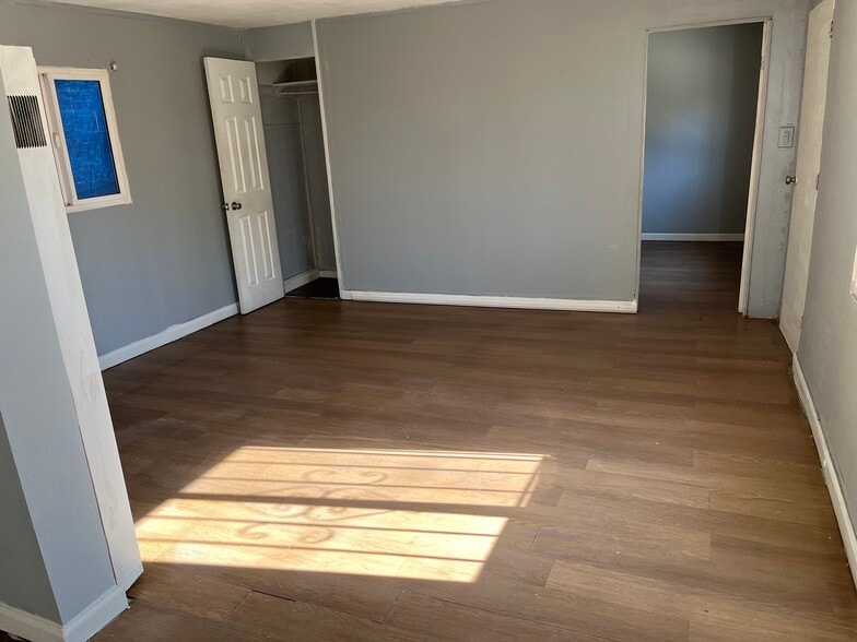 Building Photo - 5931 Denver Ave