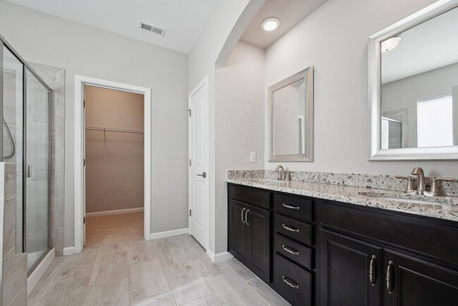 Building Photo - 2312 Longmont Dr