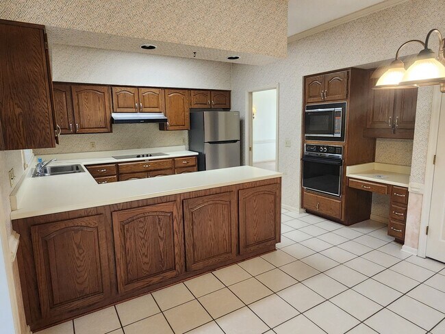 Building Photo - **AVAILABLE IN JUNE ** Landings Executive 3 Bedroom home