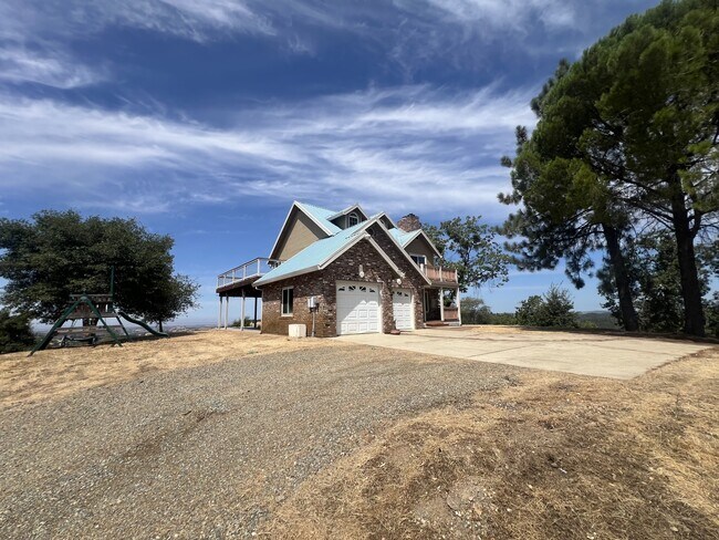 Building Photo - 12040 Twin Pines