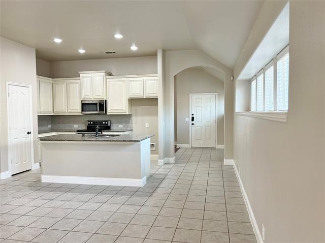 Building Photo - 6613 Meadow Glen Dr