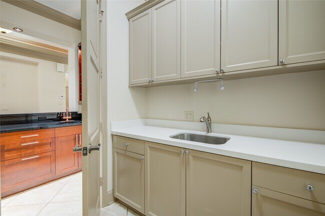 Building Photo - 5346 Val Verde St