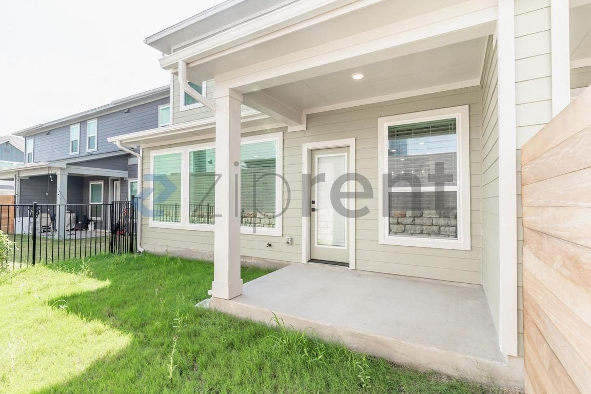 Building Photo - Unit B