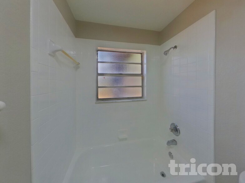 Building Photo - 3109 Camphor Dr