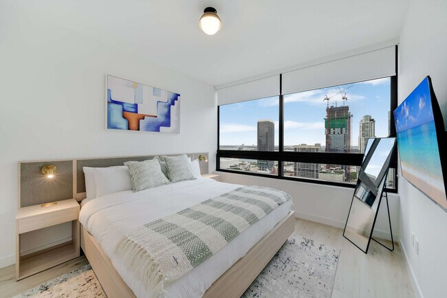 Building Photo - 225 N Miami Ave