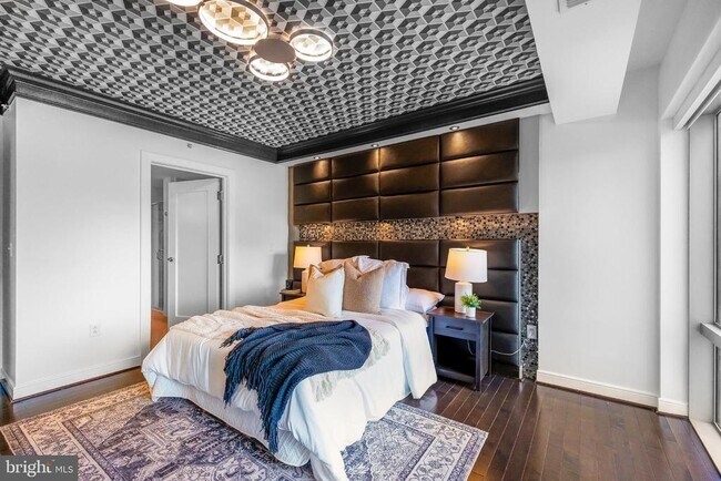 Building Photo - 1111 19th St N