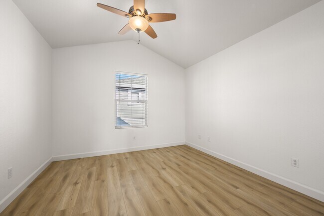 Building Photo - 2025 Northfield Dr