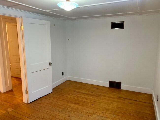 Building Photo - 6 Clark St