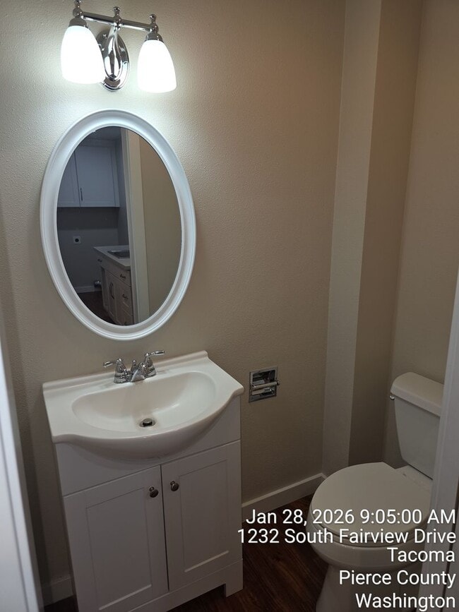 Building Photo - View home North Tacoma - 3 bedroom, 3.5 bathroom, 6 car garage - Available NOW!!!