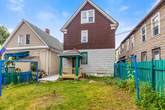 Building Photo - 928 E Locust St