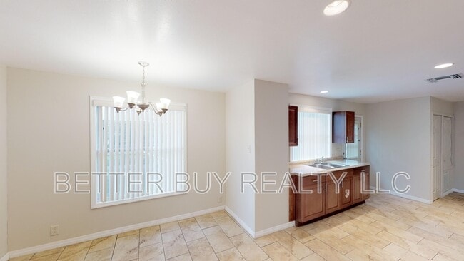 Building Photo - 300 N Church St