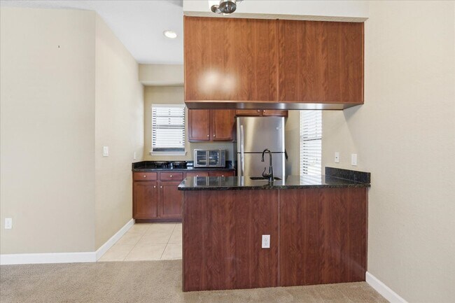 Building Photo - 290 Westlawn Dr