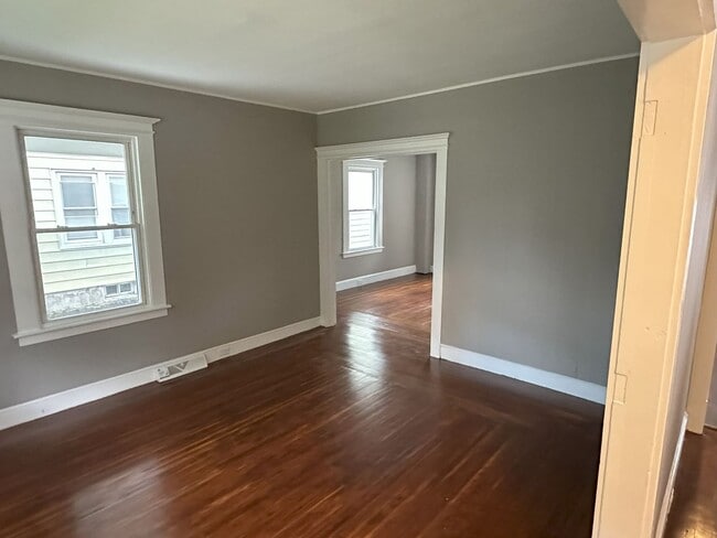 Building Photo - Fully Remodeled 3 Bedroom Single Family Home