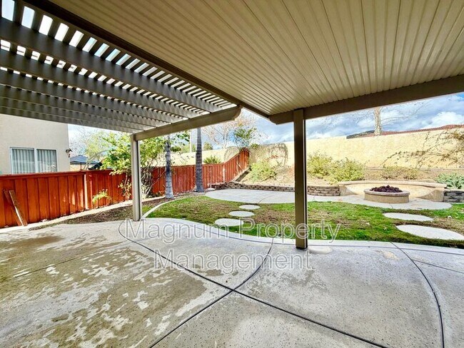 Building Photo - 23664 Groveland Pl