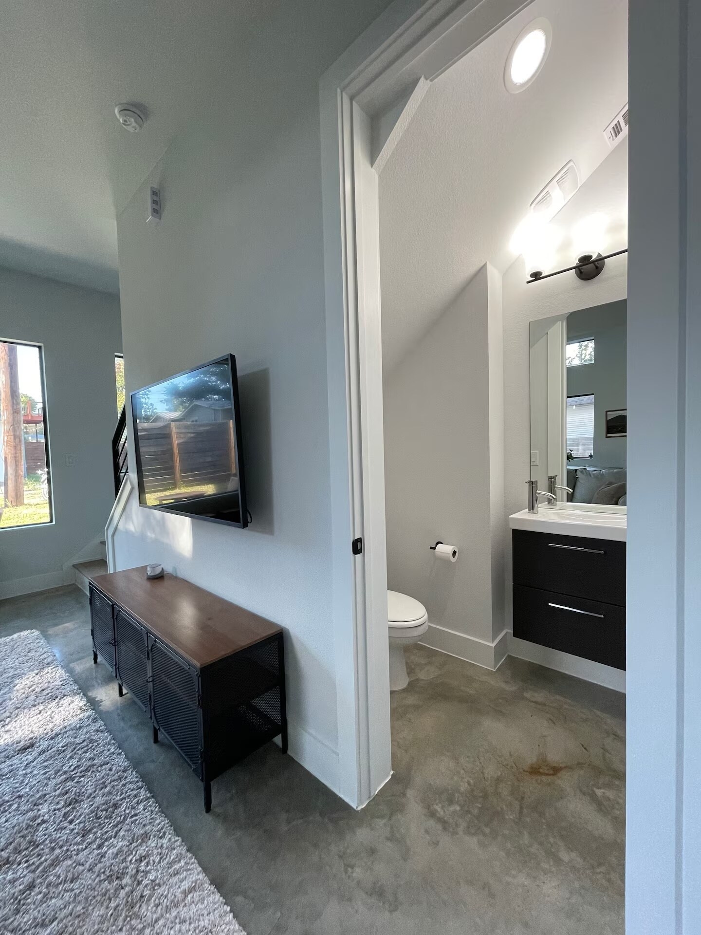 Building Photo - 1804 E 14th St