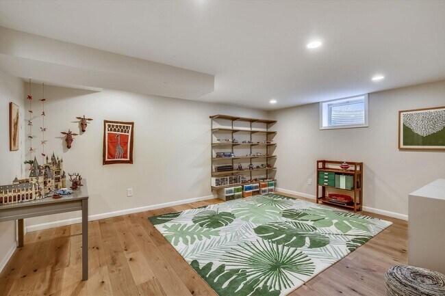 Building Photo - Fabulous 5BR 2.5BA Located in Close in Roc...