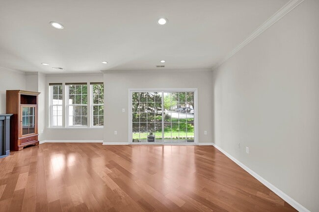 Building Photo - 104 Pebble Brook Dr