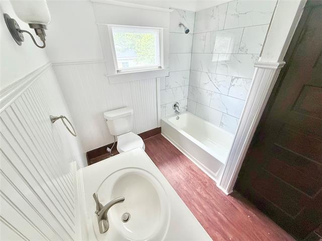 Building Photo - 517 W Hull St