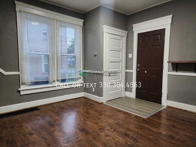 Building Photo - 145 Rhodes Ave