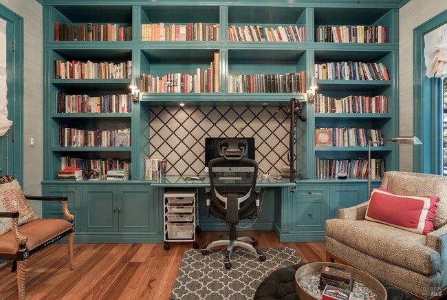 Building Photo - 10 Idlewood Rd