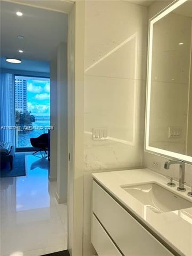 Building Photo - 300 Biscayne Blvd Way