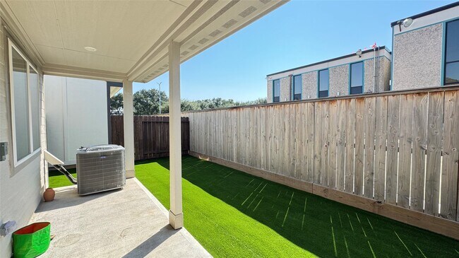 Building Photo - 1505 Red Acer Dr