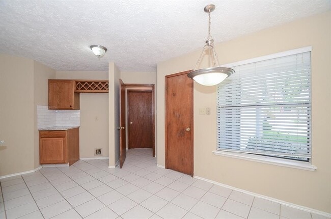 Building Photo - 1319 Silver Morning Dr