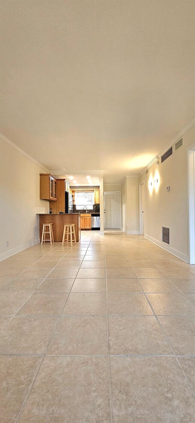 Building Photo - 2901 NE 51st St