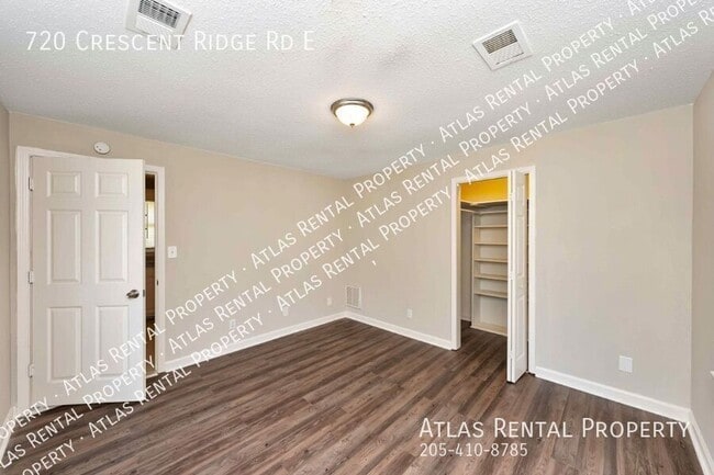 Building Photo - 720 Cres Rdg E Rd