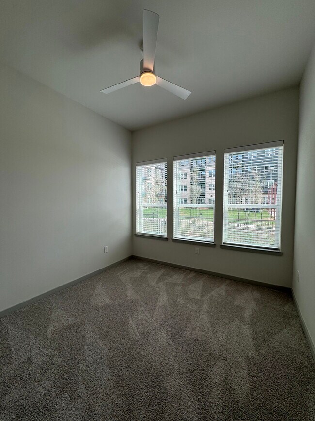 Building Photo - 4700 Lakeside Holw St