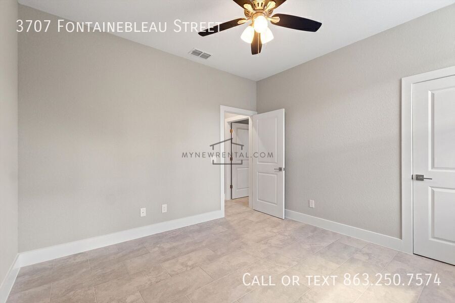 Building Photo - 3707 Fontainebleau St