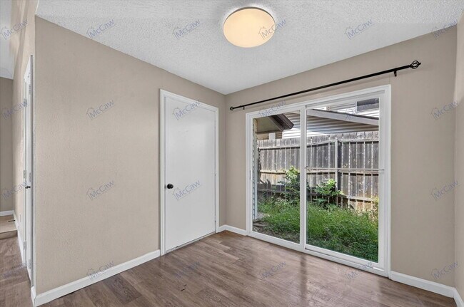 Building Photo - 708 Baruna Cir