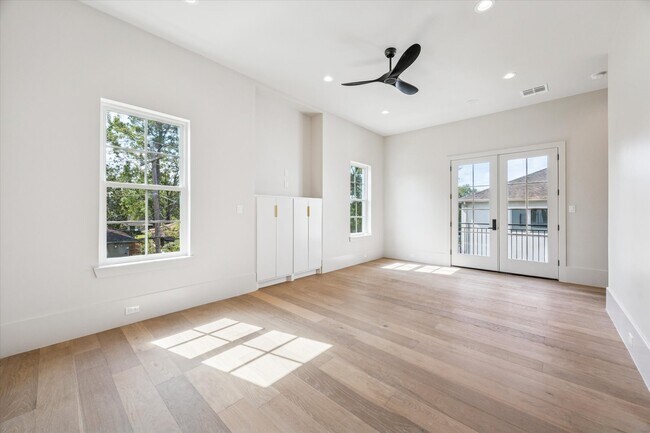 Building Photo - 7203 Tickner St