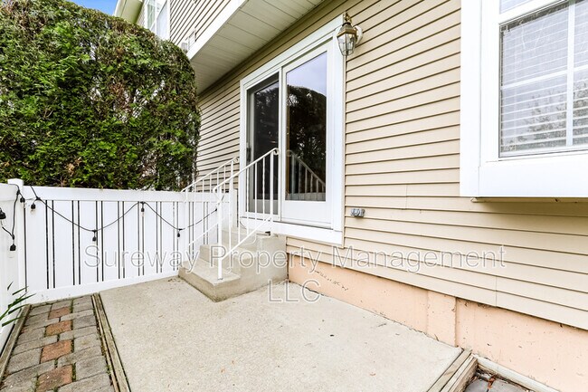 Building Photo - 1704 Delancey Way