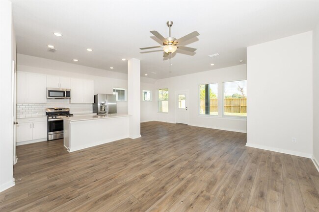 Building Photo - 16835 Solomons Plume Ln