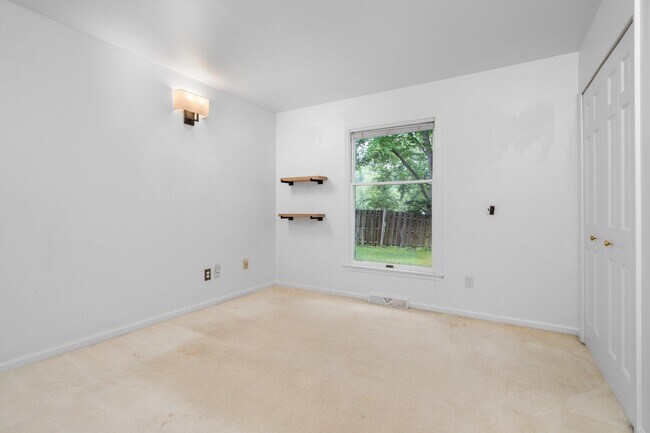 Building Photo - 3673 Pheasant Dr