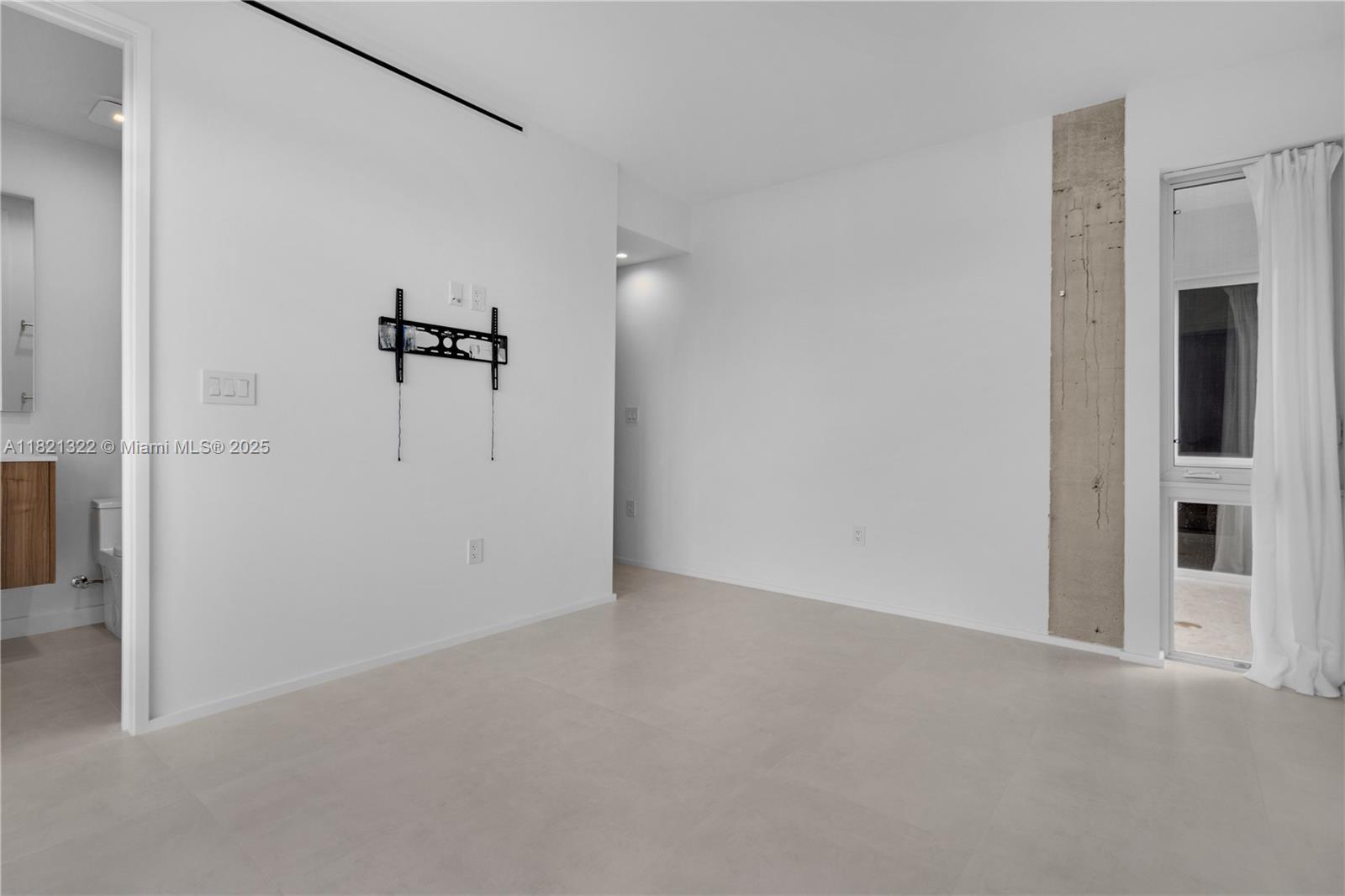 Building Photo - 4432 W Flagler St