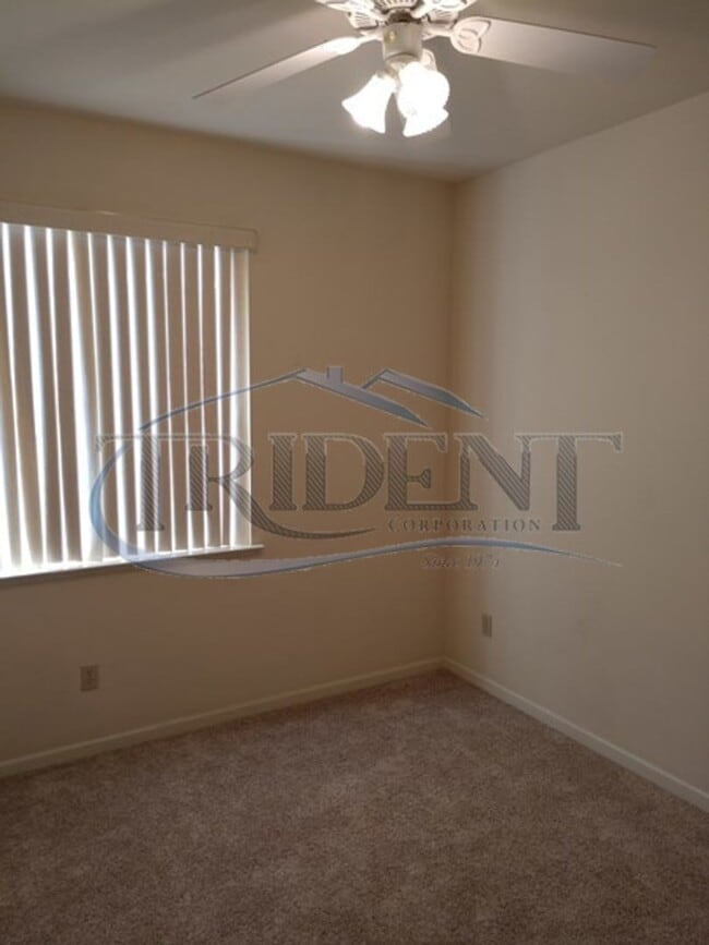 Building Photo - 3 bedroom, 2 bath house