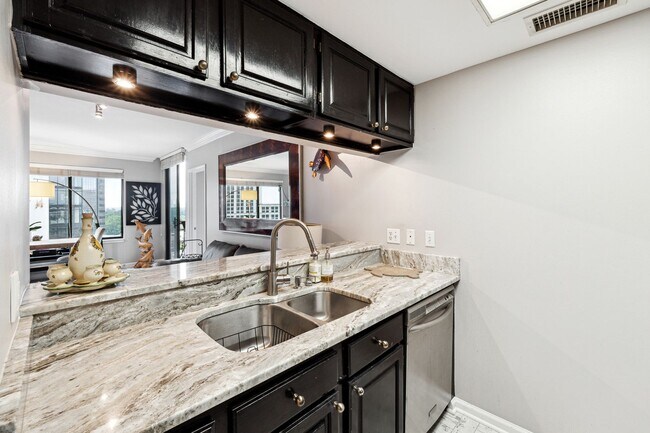 Building Photo - Renovated Condo with Skyline Views