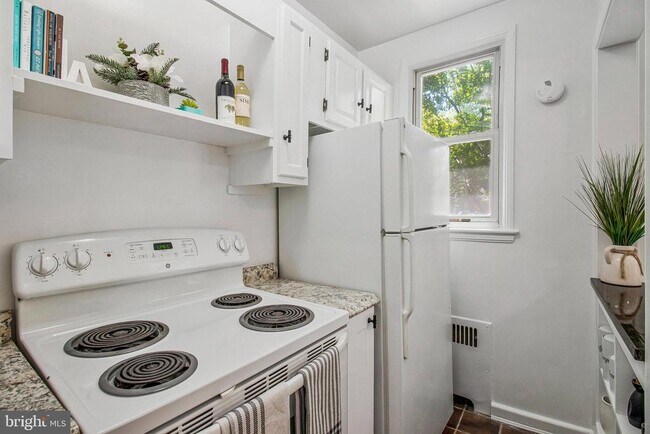 Building Photo - 4029 Benton St NW