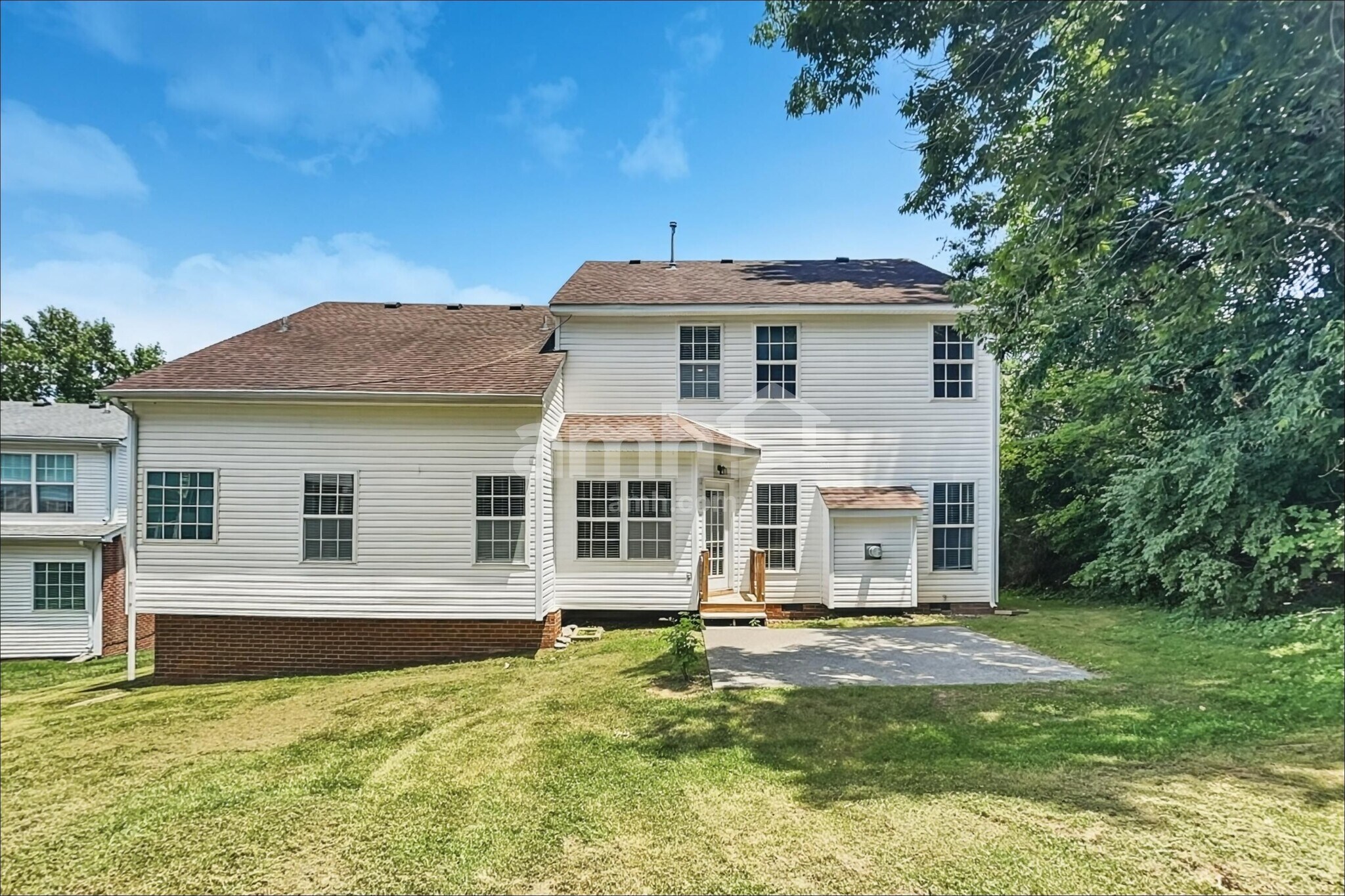 Building Photo - 204 Annesbury Ln