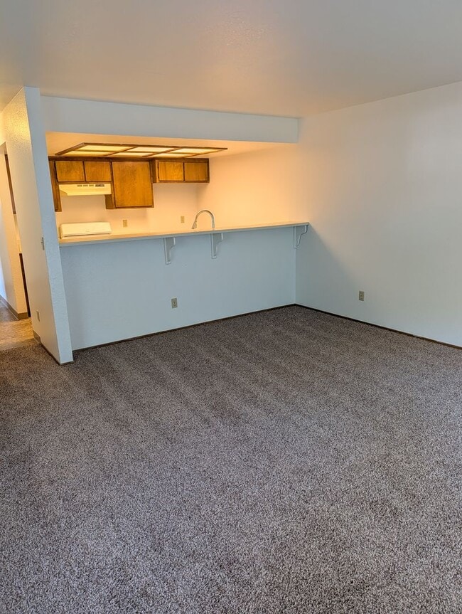 Building Photo - Great Townhouse in Anderson