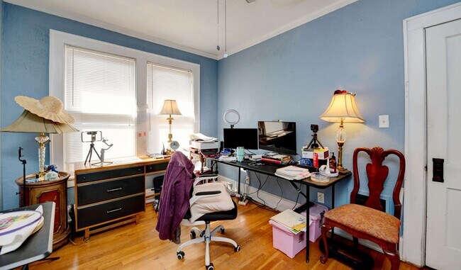 Building Photo - Charming 2-Bedroom Duplex in Franklin Park