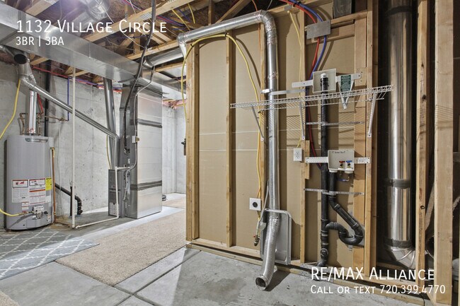 Building Photo - 1132 Village Cir