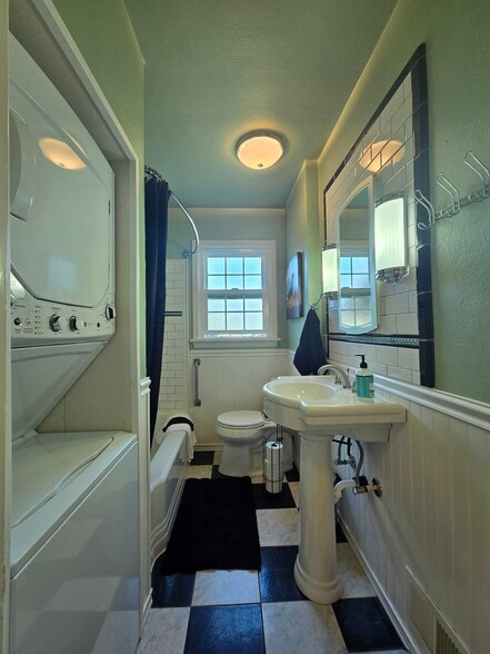 Washer and Dryer - 1065 13th St NE