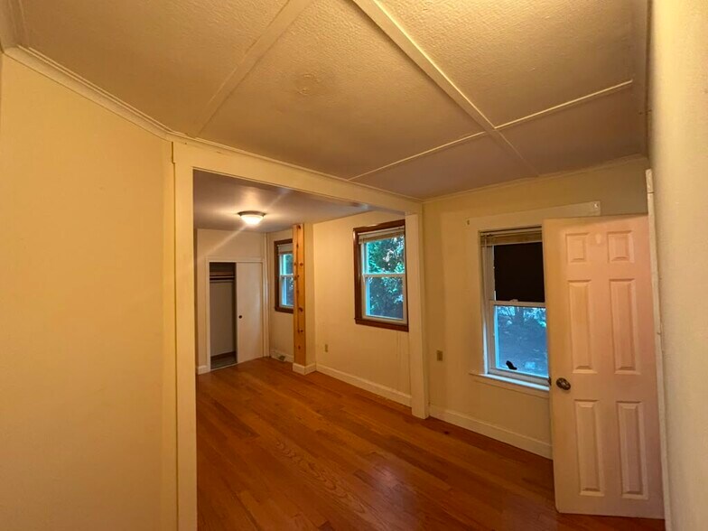 Building Photo - 57 Lakeview Ave
