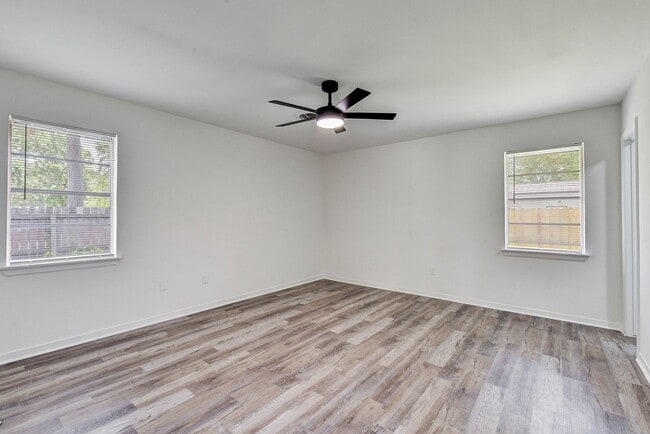 Building Photo - 1703 N Roberson St