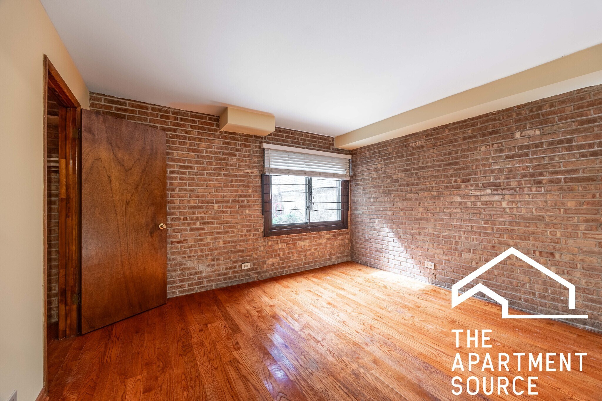 Building Photo - 719 W Diversey Pky