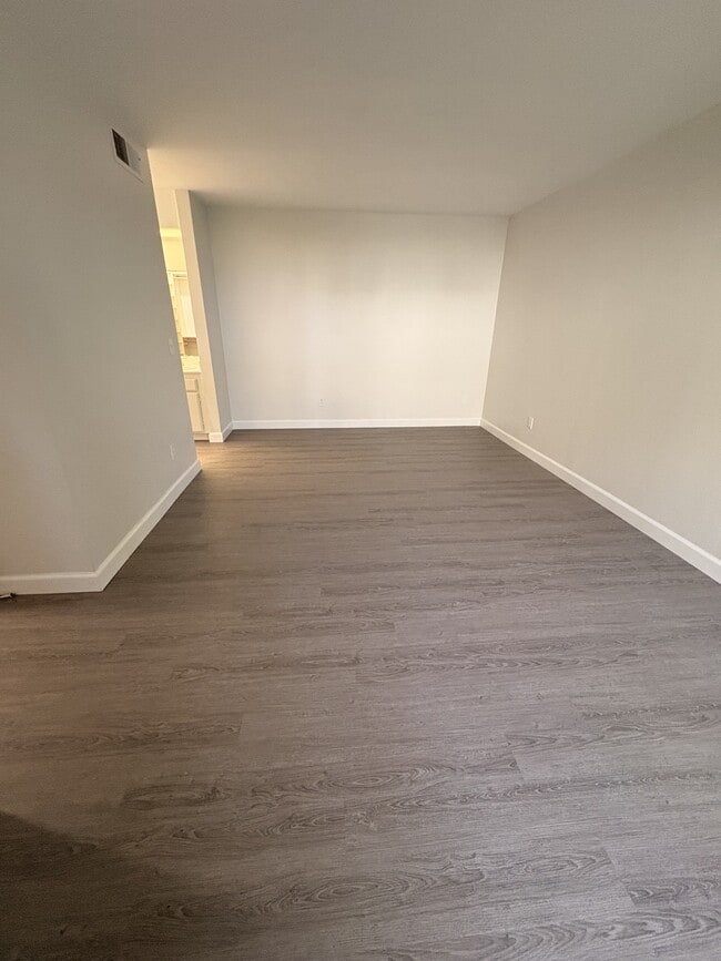 Building Photo - 2079 Lakeridge Cir