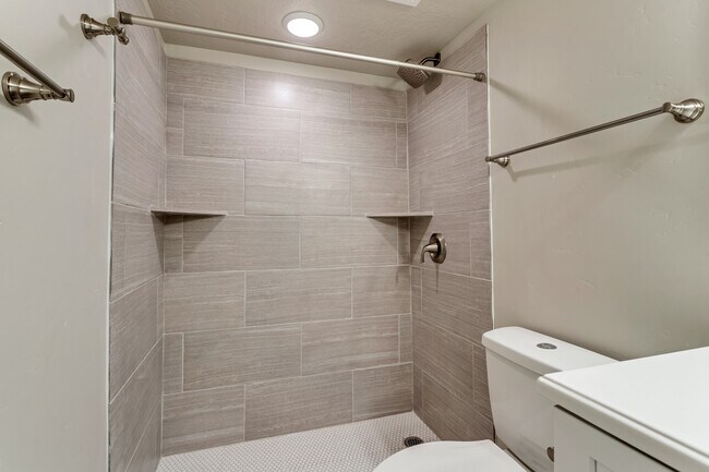Building Photo - 808 S 1710 E